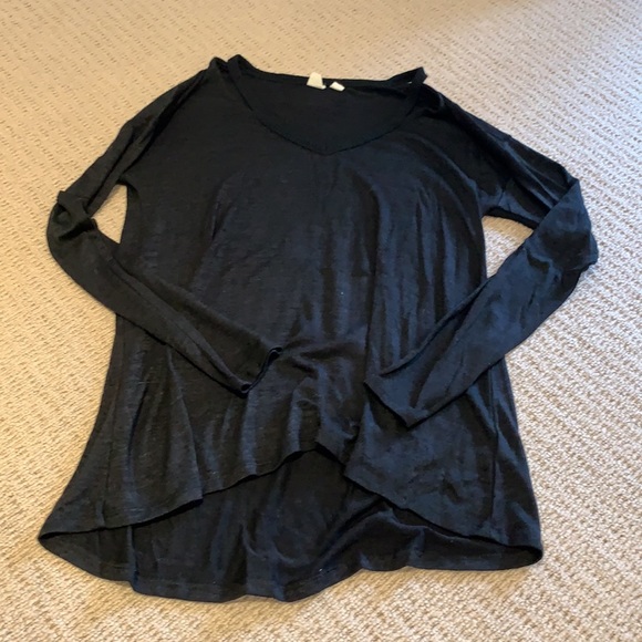 Black long sleeve - Picture 3 of 3